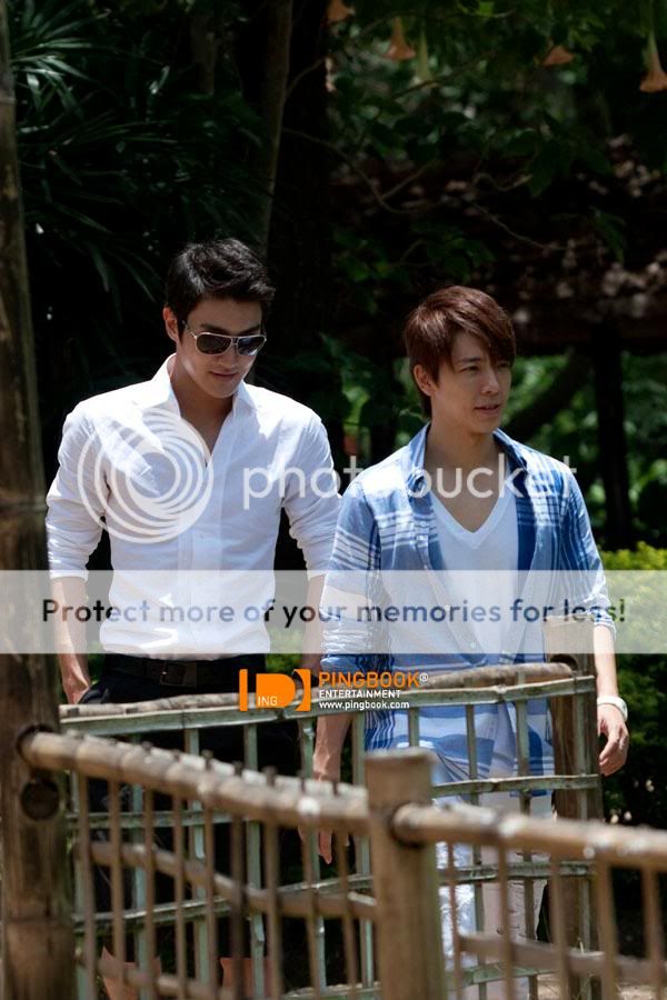 Siwon and Donghae at Woody Talk :) 7